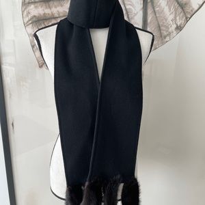 Vintage Thick Felt Black Scarf Fur Trim Detail